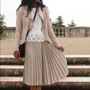 ❗️2/$20 Sand/gold pleated skirt